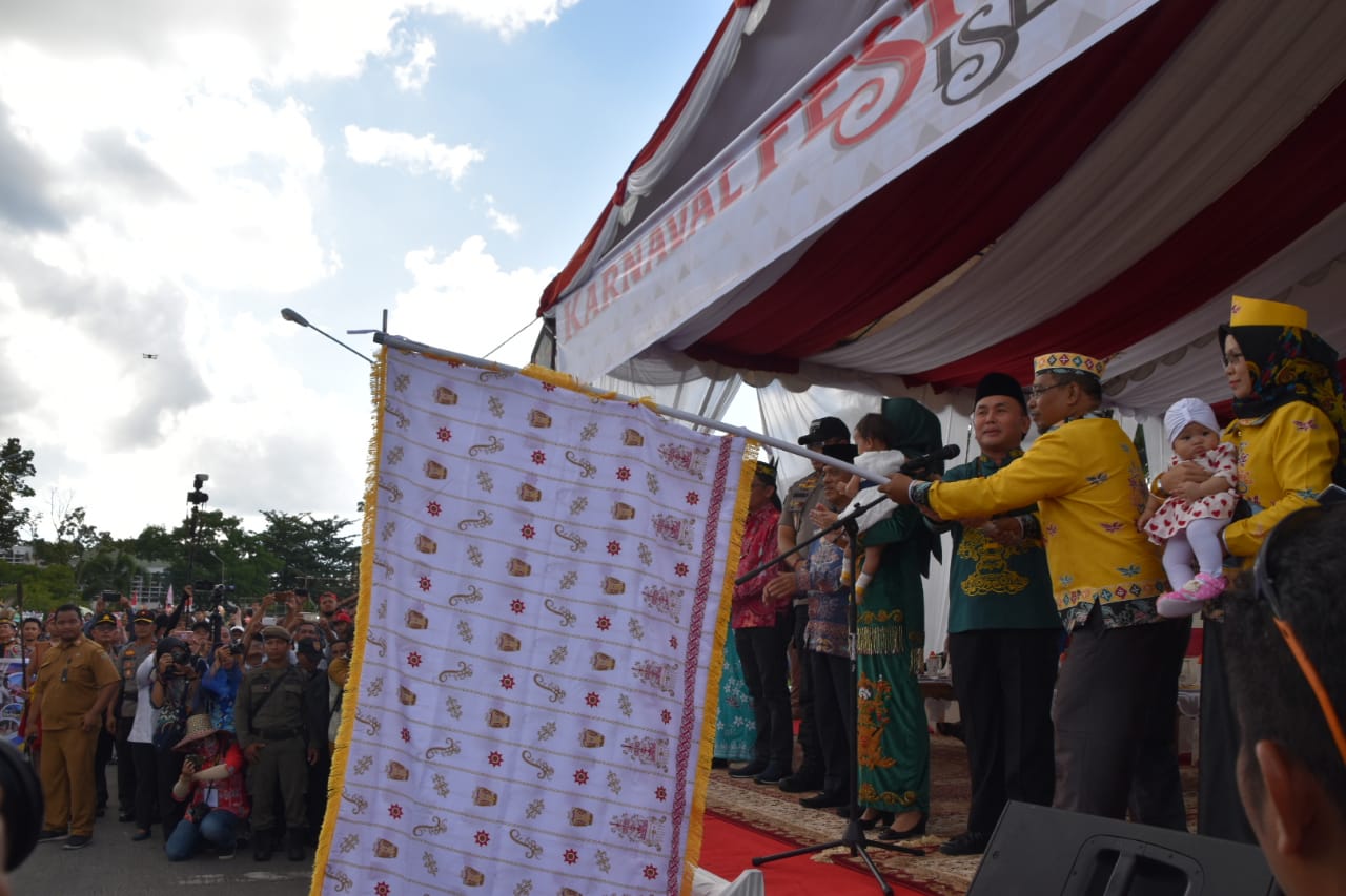 Gubernur Kalteng Lepas Karnaval Budaya FBIM Tahun 2019