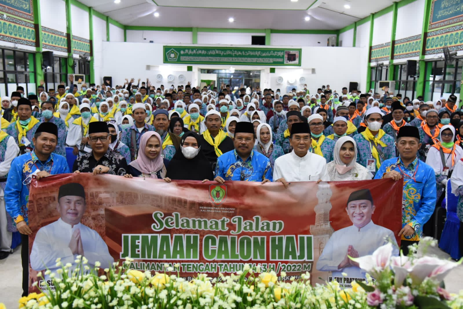 Sekda Kalteng H. Nuryakin Lepas Keberangkatan Jemaah Calon Haji Kloter 5