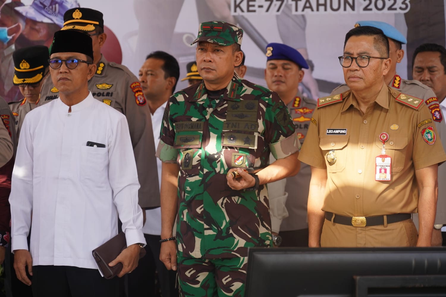 Asisten Ekbang Leonard S. Ampung Hadiri Apel Pemberangkatan Pendistribusian Bansos Secara Serentak di Polda Kalteng