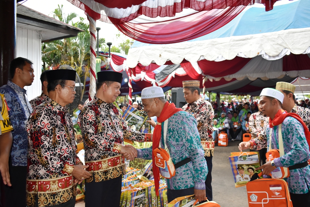 Bupati Lepas 350 Jemaah Calon Haji