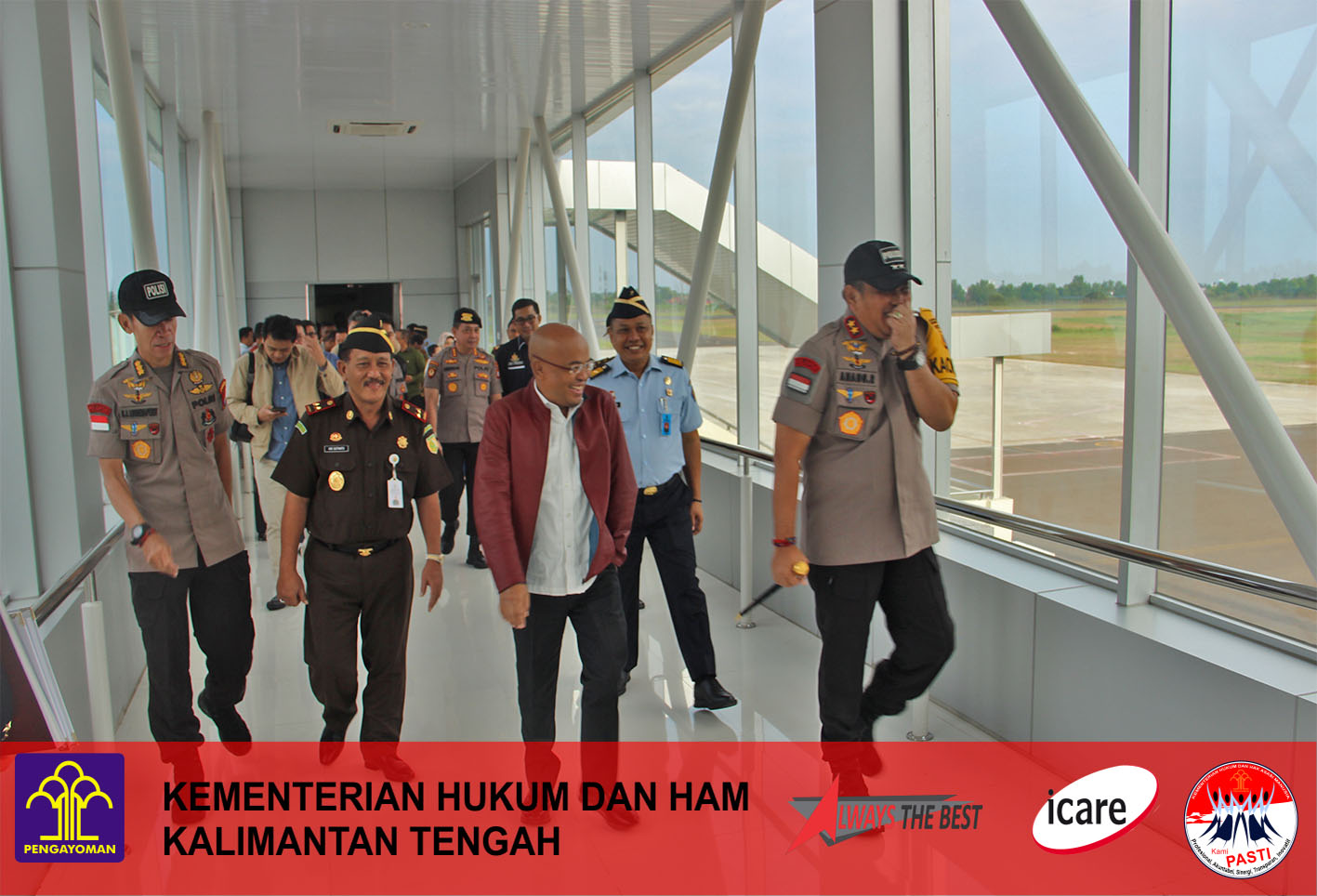Plt. Kakanwil Menyambut Kedatangan Komisi III di Bandara