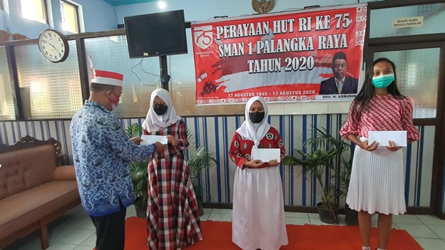 Memperingati HUT Ke-75 RI, SMA Negeri 1 Palangka Raya Gunakan Moda Daring dan Luring 