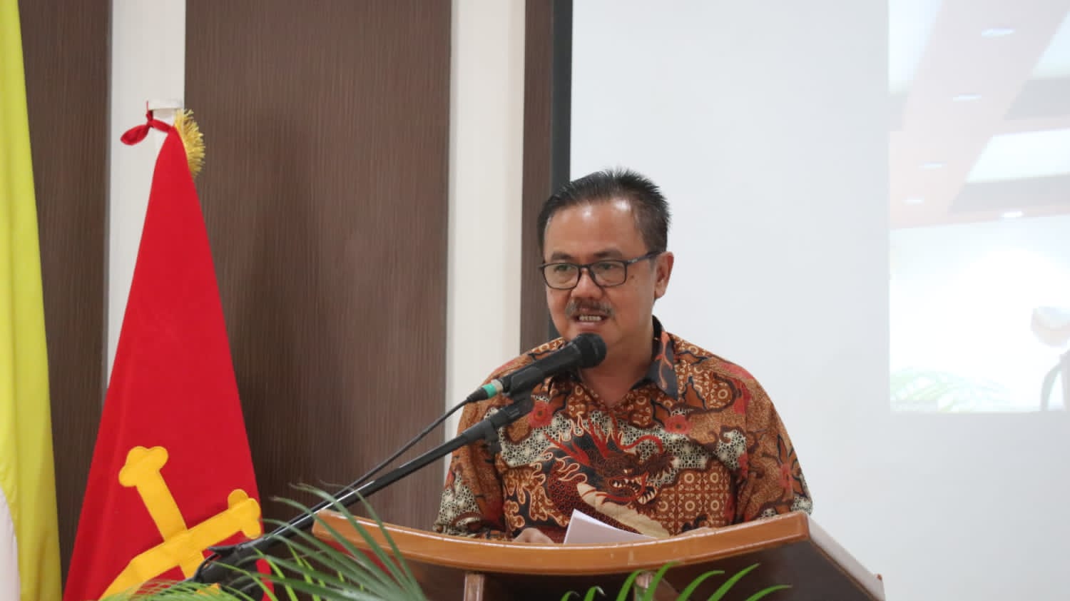 Sahli Gubernur Herson B. Aden Secara Resmi Buka Seminar Nasional dan Rakerda Pemuda Katolik Komda Kalteng Tahun 2023