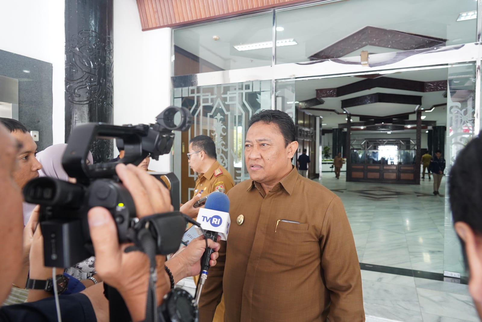 Wagub Kalteng H. Edy Pratowo Hadiri Rapat Paripurna ke-13, Agenda Mendengarkan Pemandangan Umum Fraksi-Fraksi Pendukung DPRD Prov. Kalteng