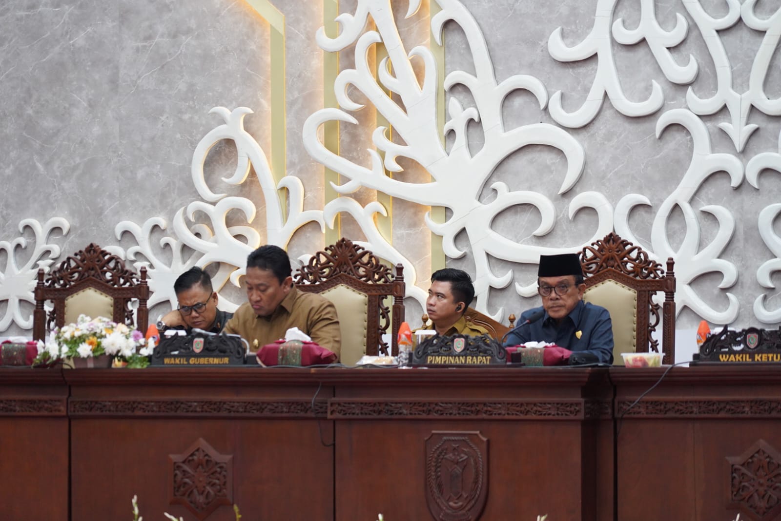 Wagub Kalteng H. Edy Pratowo Hadiri Rapat Paripurna ke-13, Agenda Mendengarkan Pemandangan Umum Fraksi-Fraksi Pendukung DPRD Prov. Kalteng
