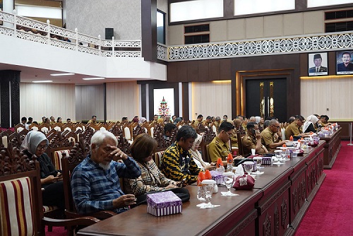 Wagub Kalteng H. Edy Pratowo Hadiri Rapat Paripurna ke-13, Agenda Mendengarkan Pemandangan Umum Fraksi-Fraksi Pendukung DPRD Prov. Kalteng
