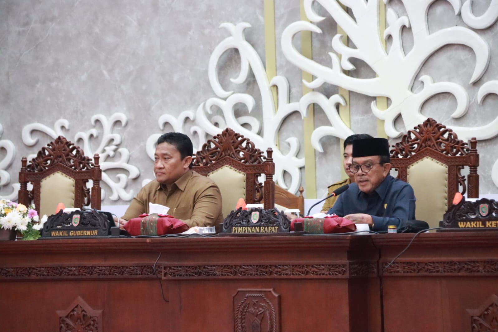 Hadiri Rapat Paripurna ke-14, Wagub H. Edy Pratowo Sampaikan Pidato Penjelasan/Jawaban Gubernur Kalteng Atas Pemandangan Umum Fraksi-Fraksi DPRD