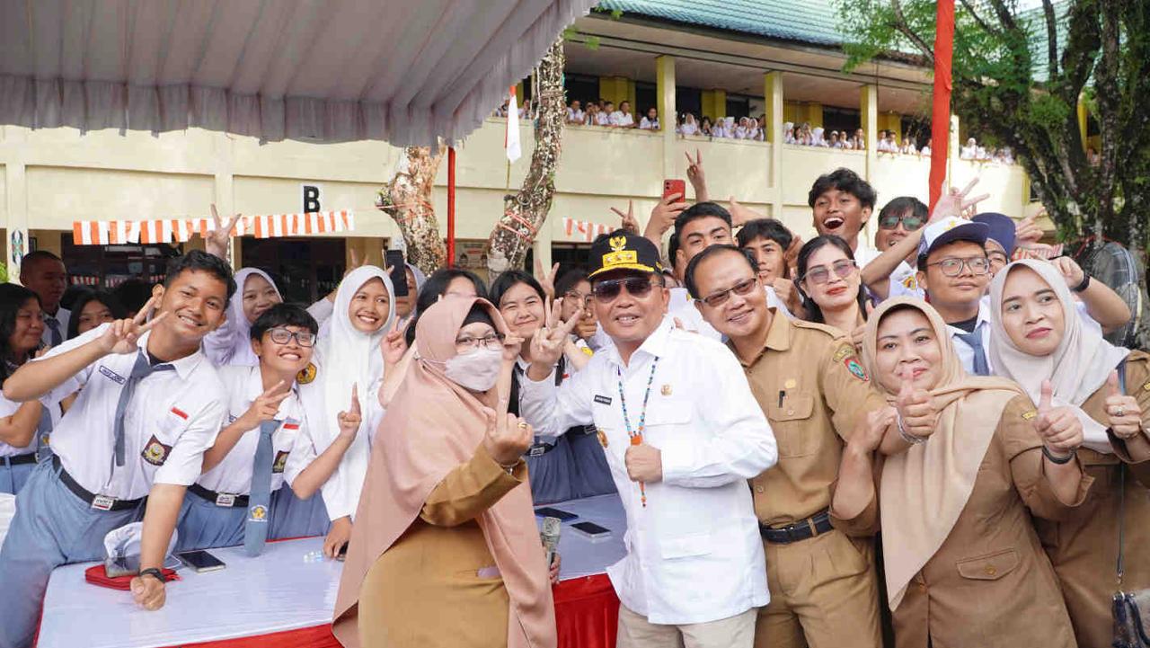 Gubernur Kalimantan Tengah Buka Program Pemeriksaan Kesehatan Gratis di SMAN 2 Palangka Raya