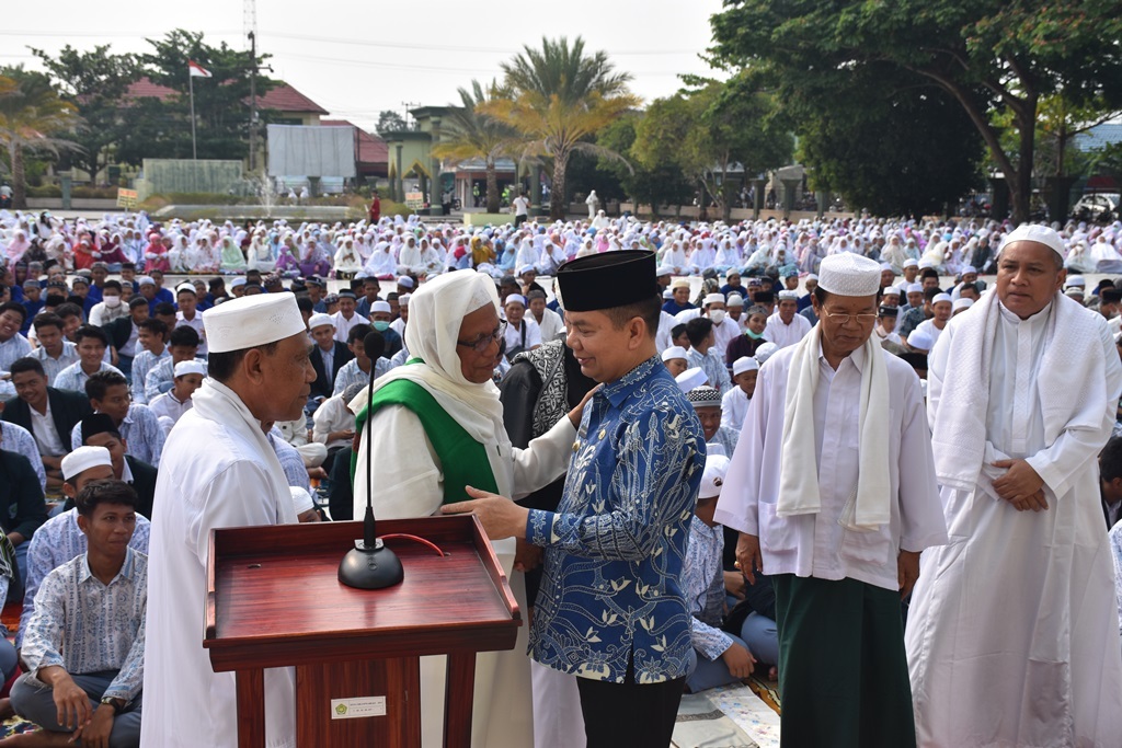 Ribuan Masyarakat Kapuas Ikuti Sholat Istisqo