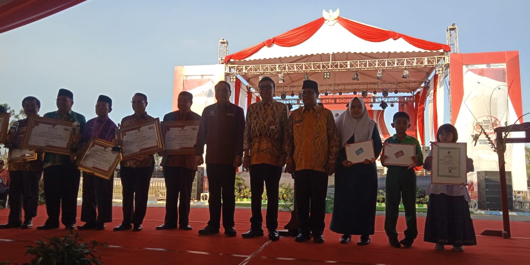 Pemkab Kapuas Mendapat Penghargaan Gerakan Indonesia Bersatu