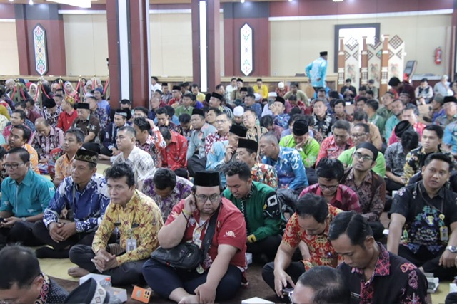 Hadiri Pengajian Sekaligus Peringatan Maulid Nabi Muhammad SAW 1446 H, Wagub Edy Pratowo Ajak Meneladani Sifat Rasulullah SAW