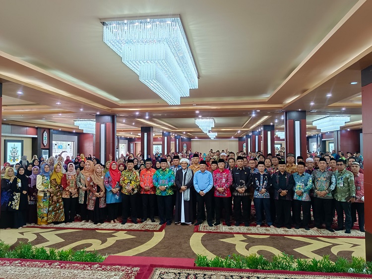 Hadiri Pengajian ASN dan Tenaga Kontrak, Kadisbun Sebut Peringatan Maulid Nabi Muhammad SAW 1446 H sebagai Sarana Meningkatkan Iman