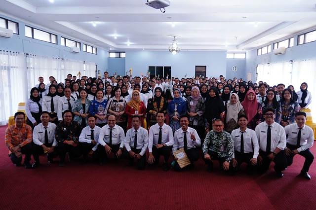 Asisten Administrasi Umum Tutup Pelatihan Dasar CPNS Provinsi Kalteng Tahun 2025