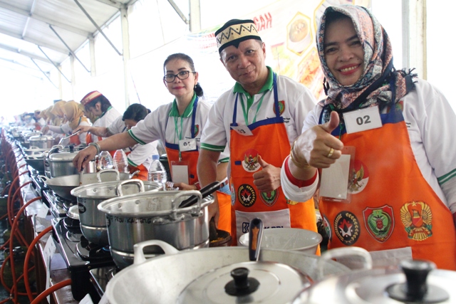 Dua Kepala Dinas Ikut Lomba Masak Pecahkan Rekor Muri