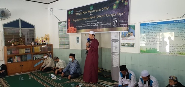 Keluarga Besar SMA Negeri 1 Palangka Raya Peringati Maulid Nabi Muhammad SAW Sekaligus Pengukuhan Rohis Masa Bakti 2020/2021