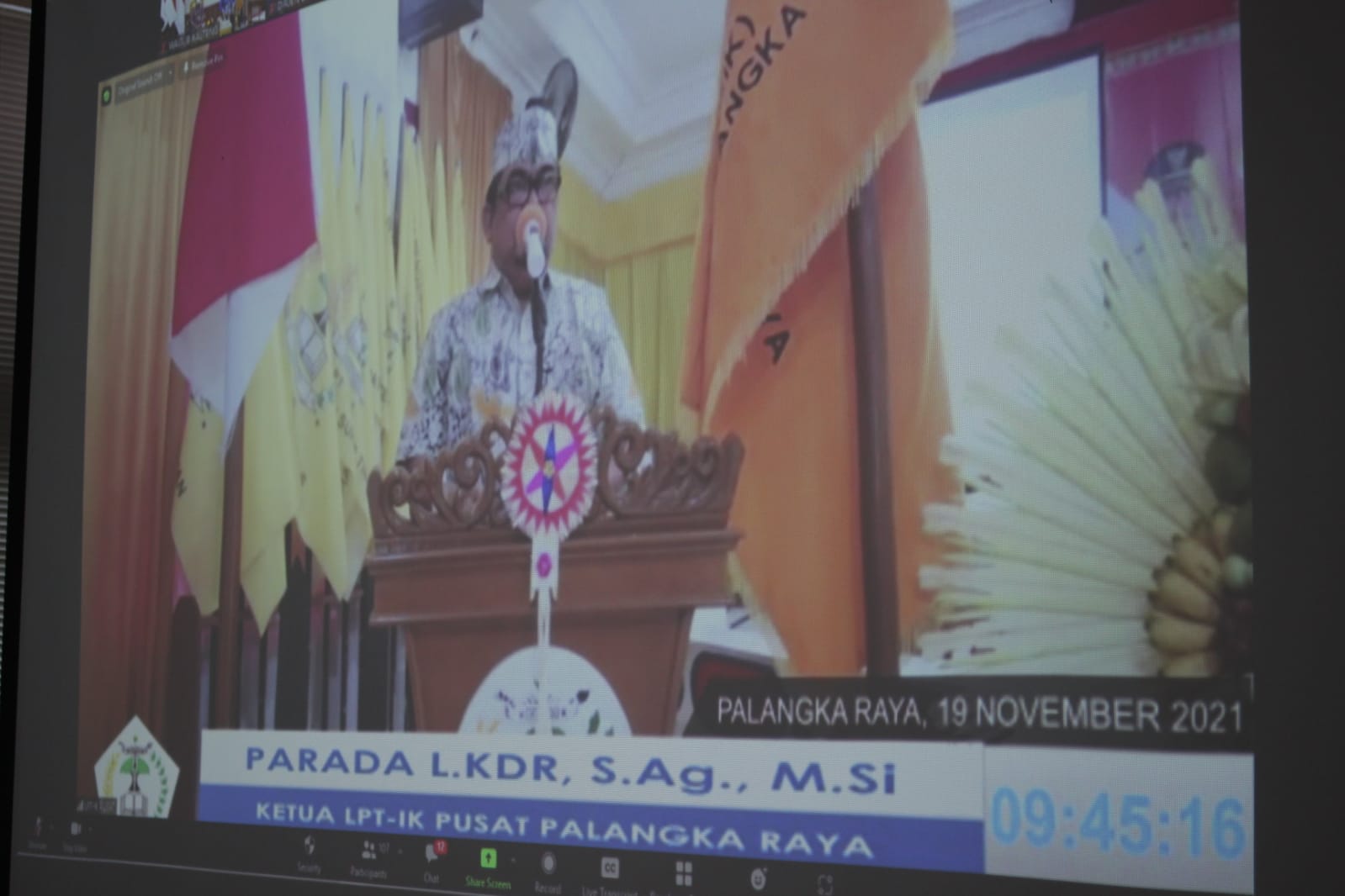 Plt. Asisten Perekonomian dan Pembangunan Setda Kalteng Membuka Secara Resmi Festival Tandak Intan Kaharingan Tingkat Pusat ke-X Tahun 2021