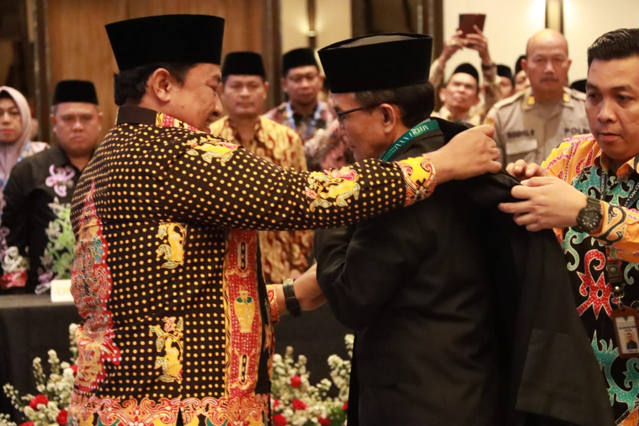Harapkan Hasil MTQH Berkualitas dan Teruji; Wagub Kalteng Edy Pratowo Lantik Dewan Hakim dan Panitera MTQH XXXI Tingkat Prov. Kalteng Tahun 2023