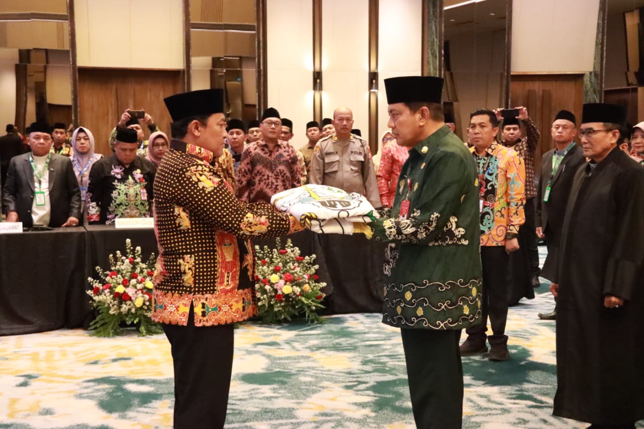 Harapkan Hasil MTQH Berkualitas dan Teruji; Wagub Kalteng Edy Pratowo Lantik Dewan Hakim dan Panitera MTQH XXXI Tingkat Prov. Kalteng Tahun 2023
