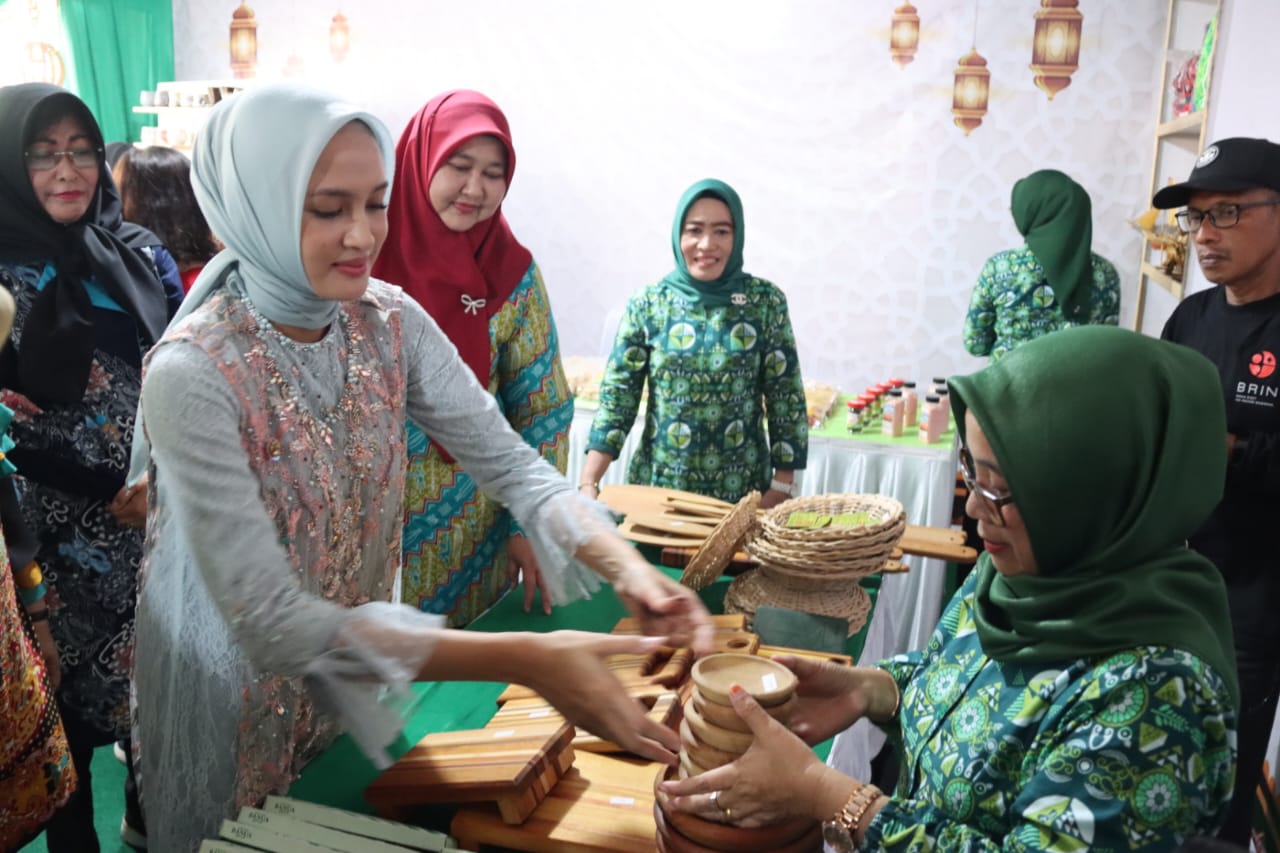 Ketua TP PKK Prov. Kalteng Buka Islamic Fair pada MTQH ke XXXI Tingkat Provinsi Kalimantan Tengah Tahun 2023