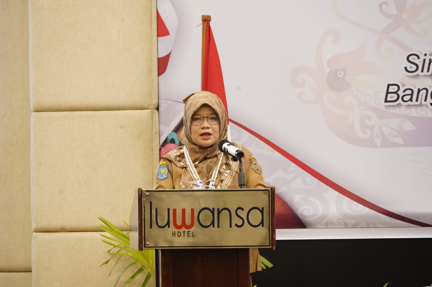Plh Sahli Gubernur Bidang Pemkumpol Akhmad Husain Buka Rakor Persiapan Penyusunan Renstra di Lingkup Badan Kesbangpol Provinsi dan Kabupaten/Kota