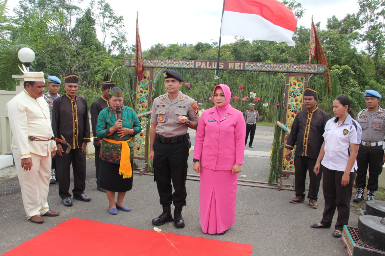 Kapolres Gunung Mas AKBP Rudi Arisman Melakukan Potong Pantan
