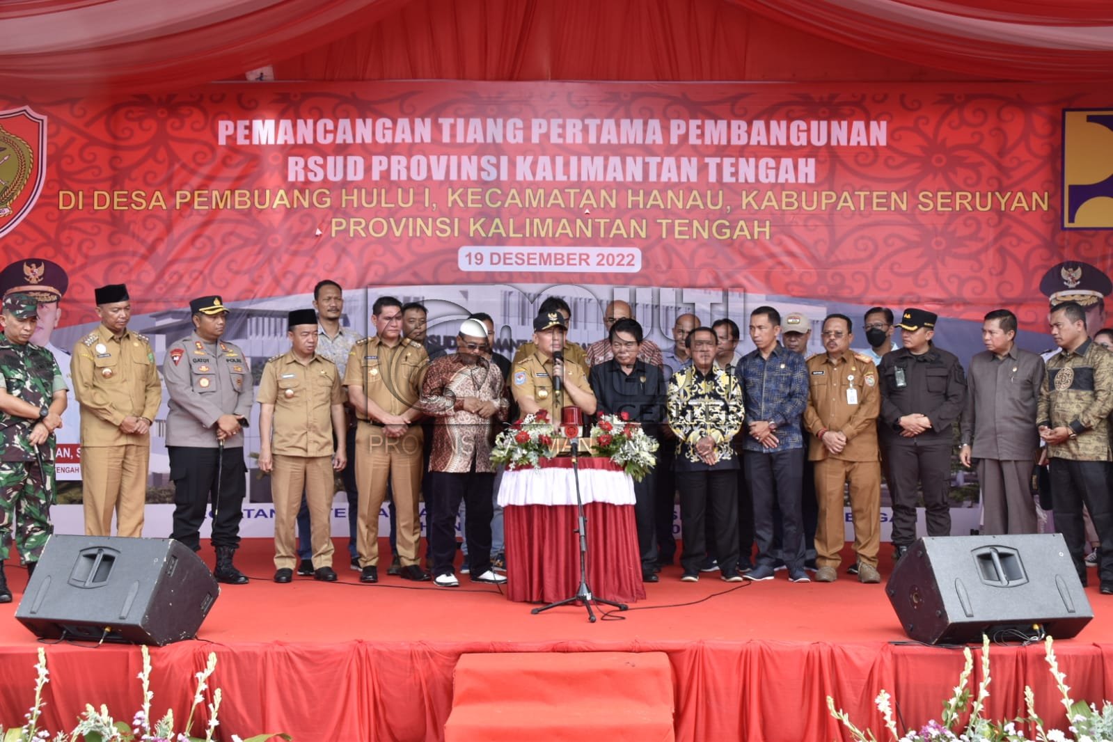 Gubernur Sugianto Sabran Serahkan BLT-BBM Tahap II Tahun 2022 kepada Masyarakat Wilayah Barat Kalteng