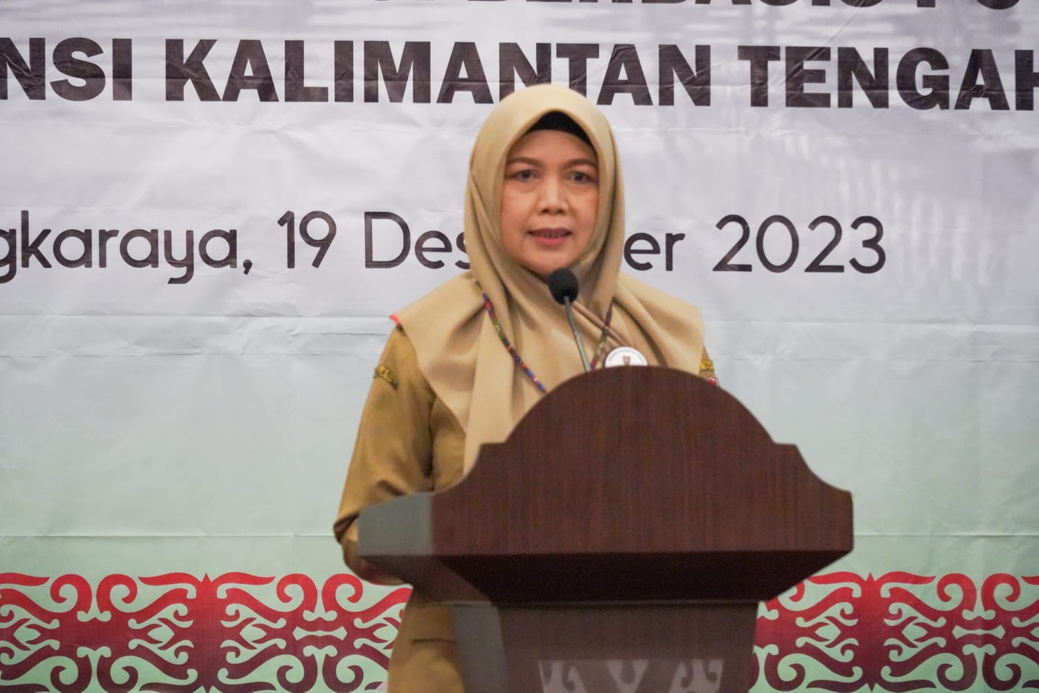 Asisten Ekbang Sri Widanarni Buka FGD Program Penguatan Ekosistem Kemitraan untuk Pengembangan Inovasi Berbasis Potensi Daerah di Kalteng