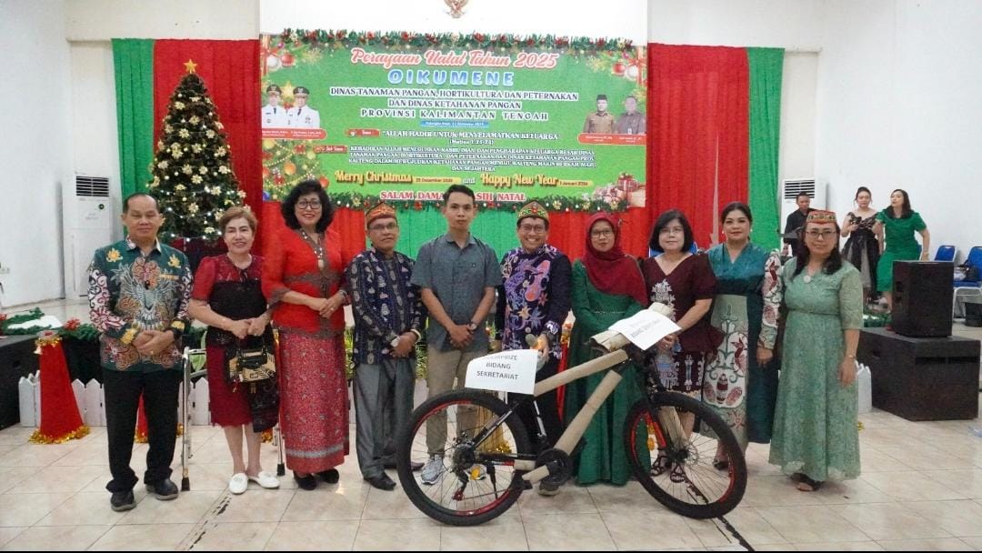 Perkuat Kebersamaan Keluarga, Dinas TPHP Prov Kalteng Rayakan Natal Oikumene bersama Dinas Ketahanan Pangan Prov Kalteng