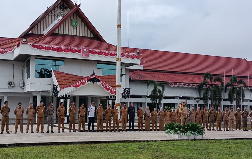 Pemkab Barsel Kembali Gelar Apel Gabungan Awal Tahun 2025, Pj Bupati Ajak Seluruh ASN Dukung Program Pemerintah