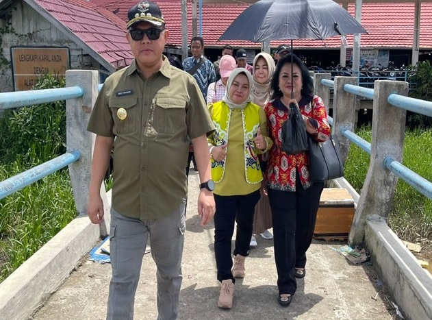 Deddy Winarwan Tinjau Keramba Ikan Milik Warga di Buntok Seberang