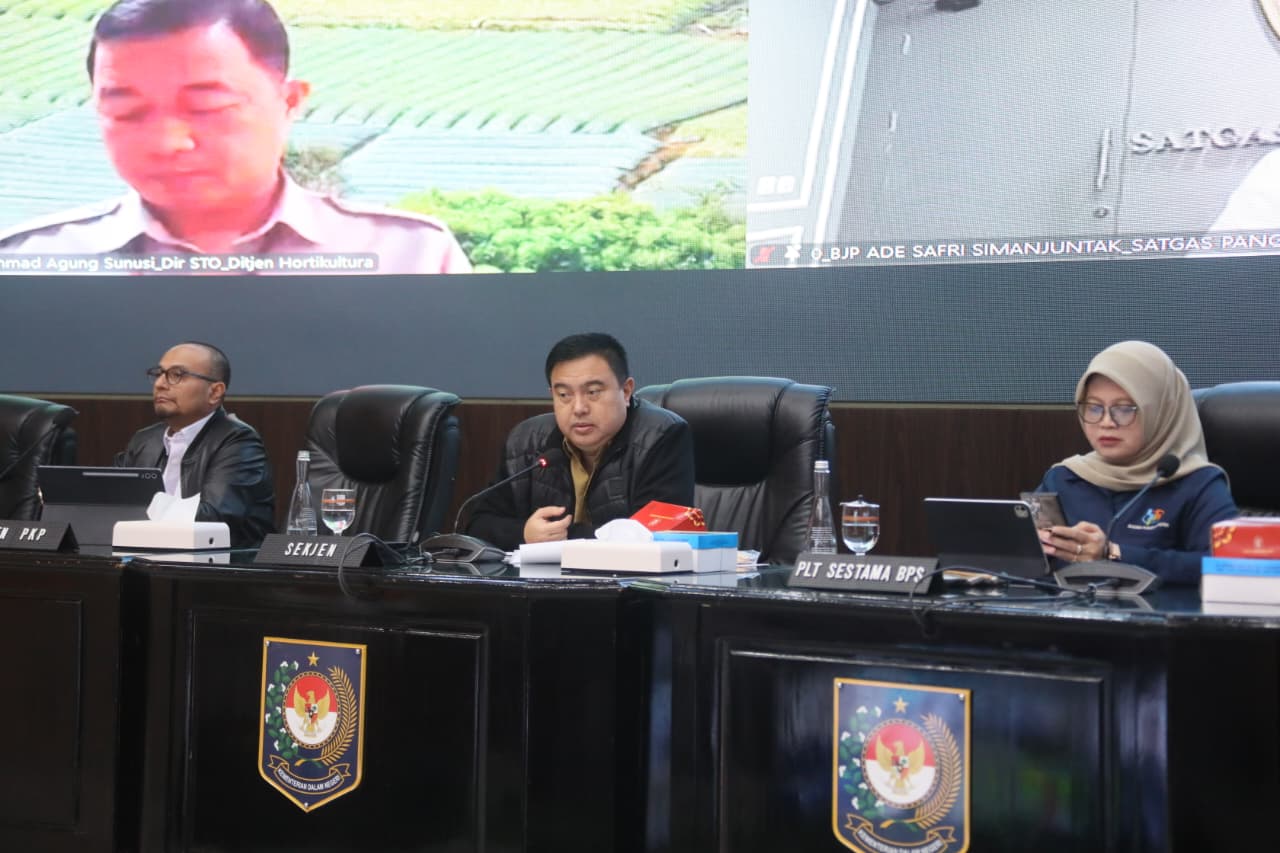 Sekjen Kemendagri Minta Pemda Antisipasi Kenaikan Harga Bahan Pokok Jelang Ramadan