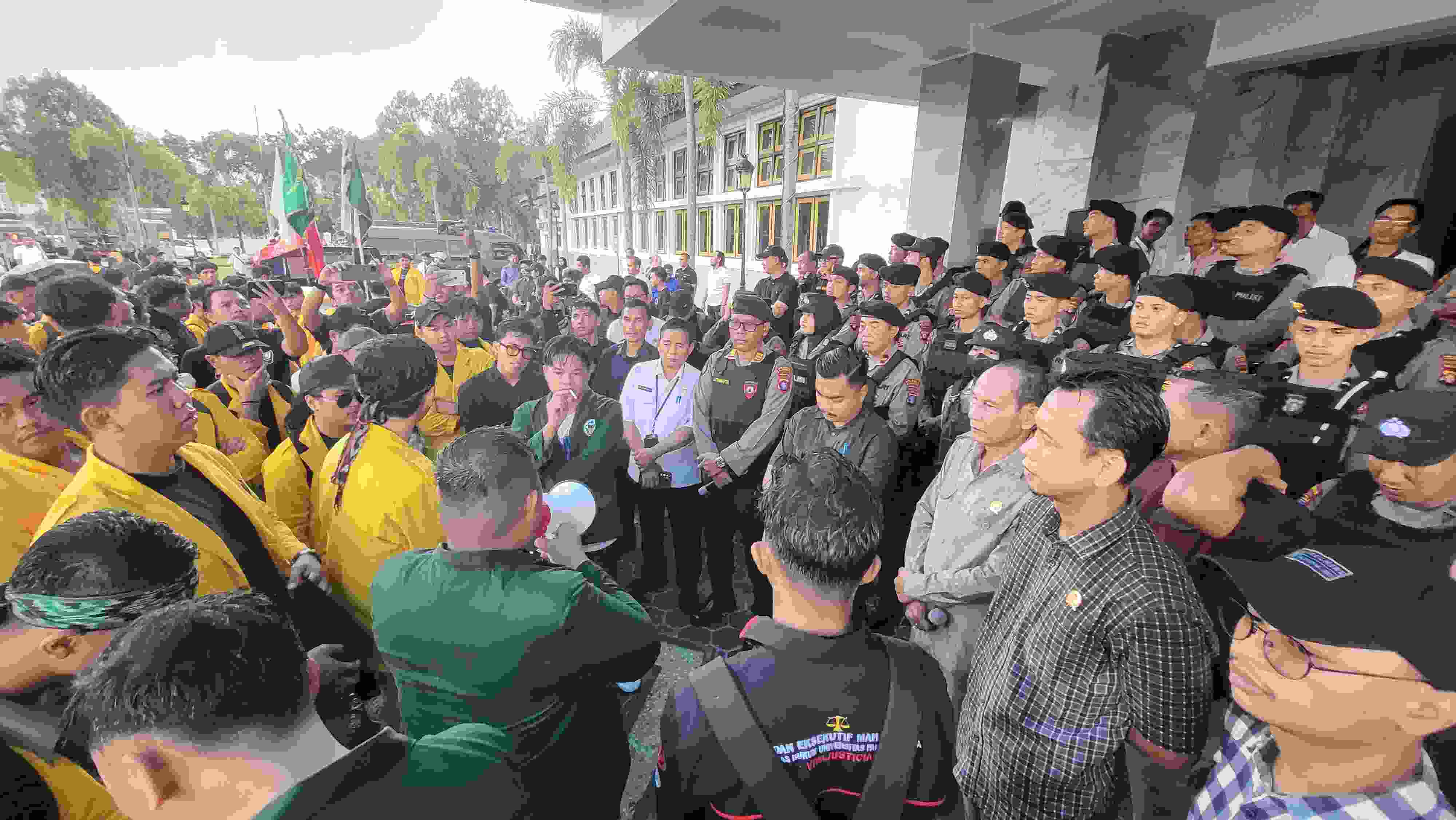Pimpinan DPRD Kalteng Terima Aspirasi Mahasiswa
