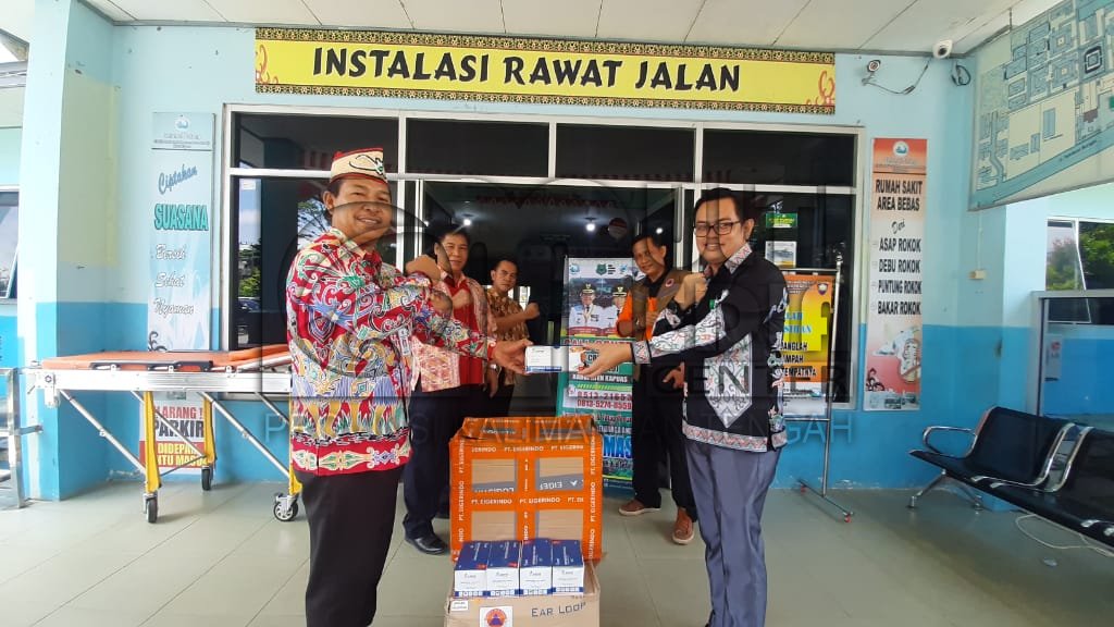 Satgas Penanganan Virus Corona Bagikan Masker