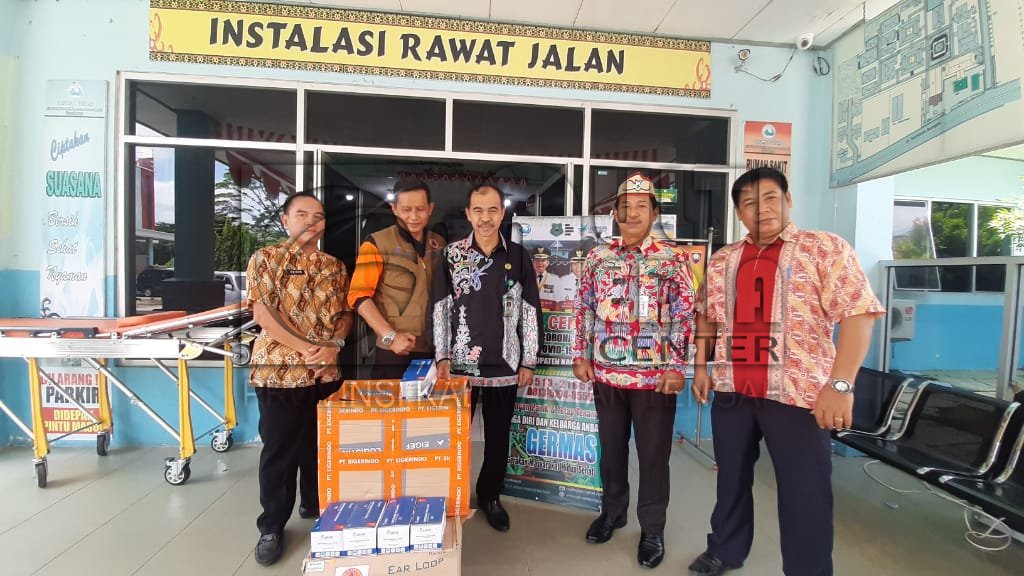 Satgas Penanganan Virus Corona Bagikan Masker