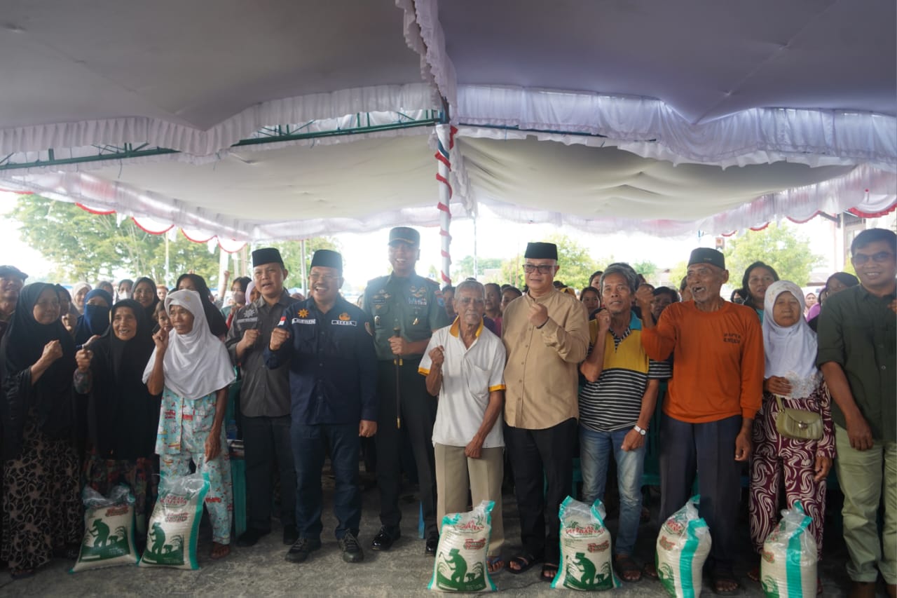 Masih “Kalteng Berbagi Berkah”, Sekda H. Nuryakin Kembali Buka Pasar Murah di Barito Selatan