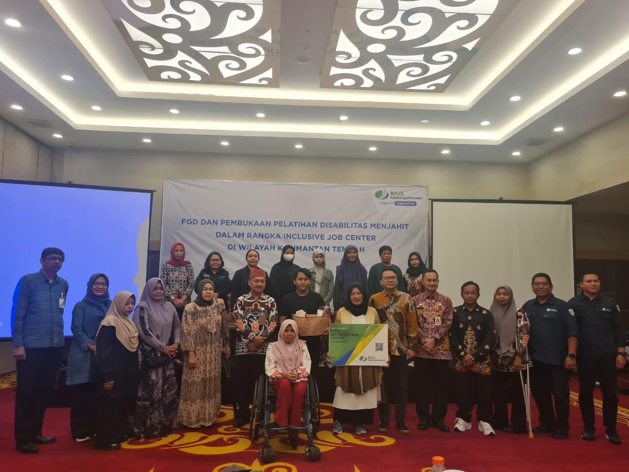 Kadisnakertrans Prov. Kalteng Menjadi Narasumber pada FGD Pelatihan Menjahit Bagi Penyandang Disabilitas di Kalimantan Tengah