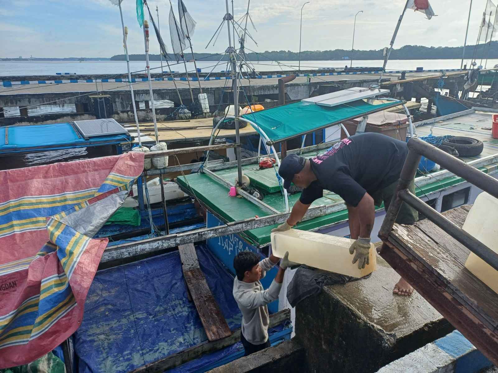Kondisi Cuaca Tidak Bersahabat, Nelayan Kumai Kesulitan Melaut