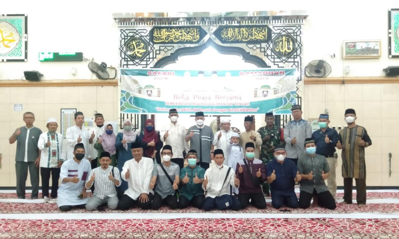 Safari Ramadan di Masjid Darul Istiqamah Kota Palangka Raya, Pemprov Serahkan Bantuan 
