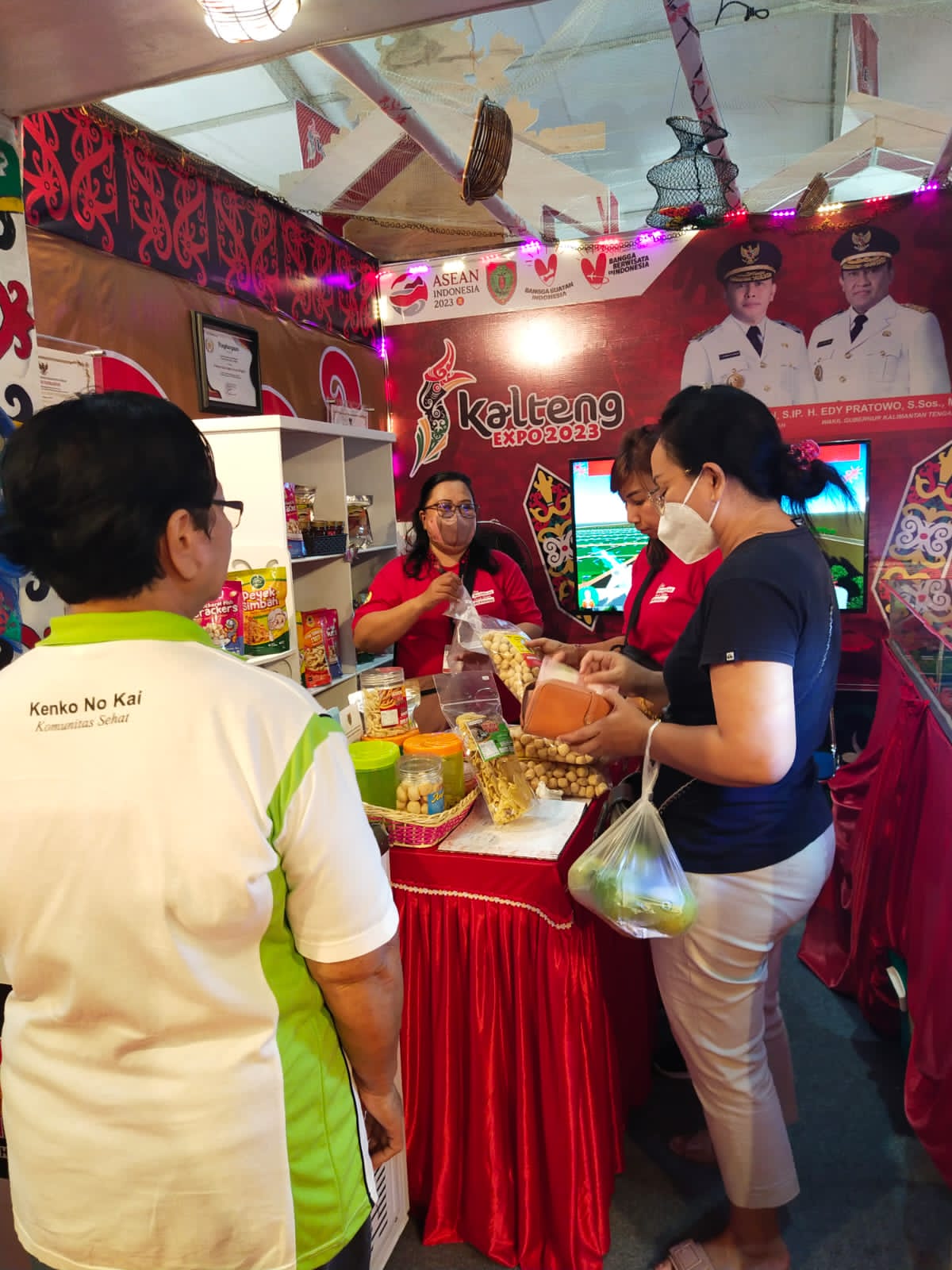 Kalteng Expo 2023, Udang Vaname Segar Laris Manis di Stand Dislutkan Prov. Kalteng