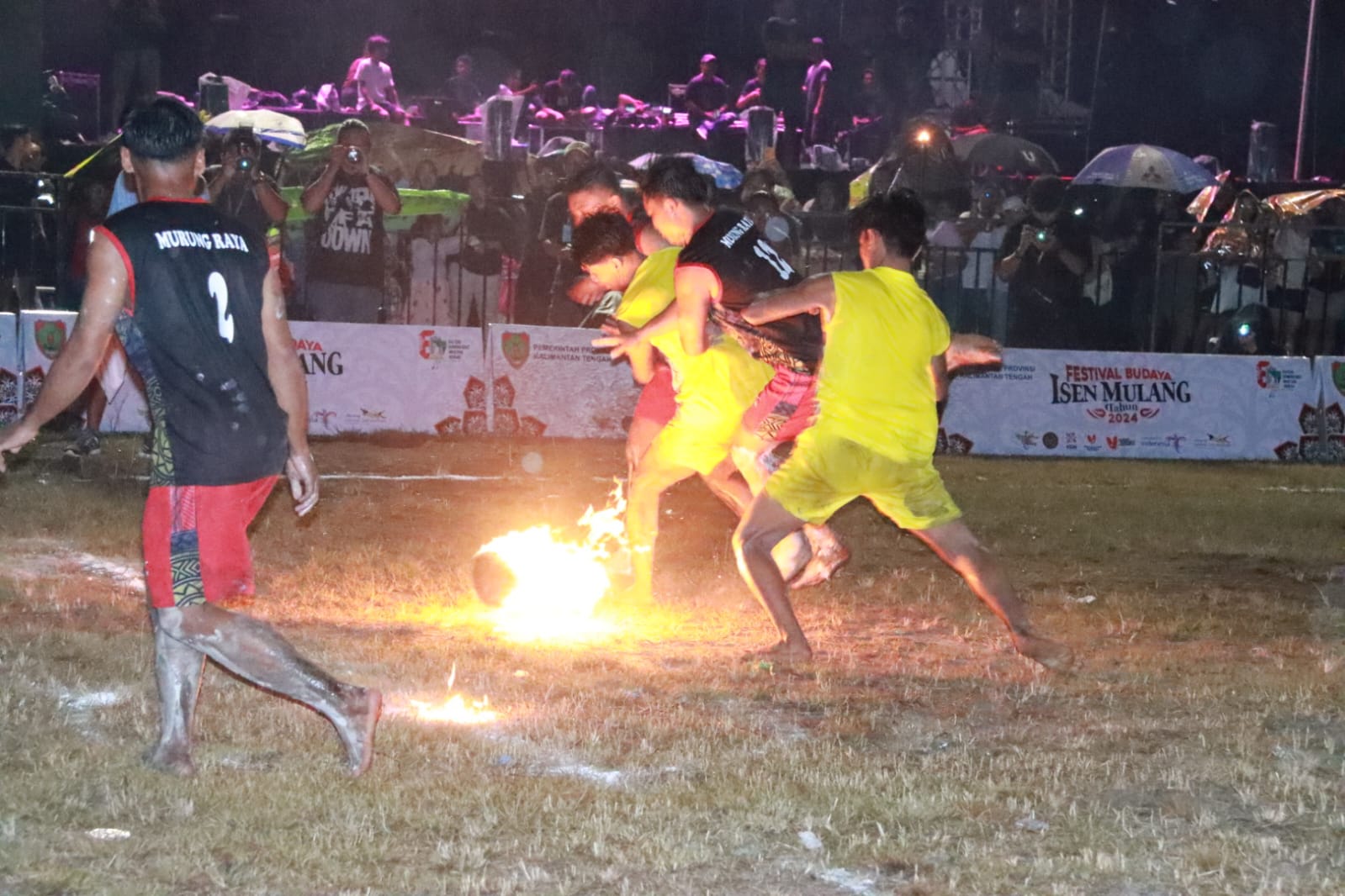 Semangat Tak Terbendung, Sepak Sawut FBIM 2024 Tetap Berlangsung di Tengah Guyuran Hujan di Palangka Raya