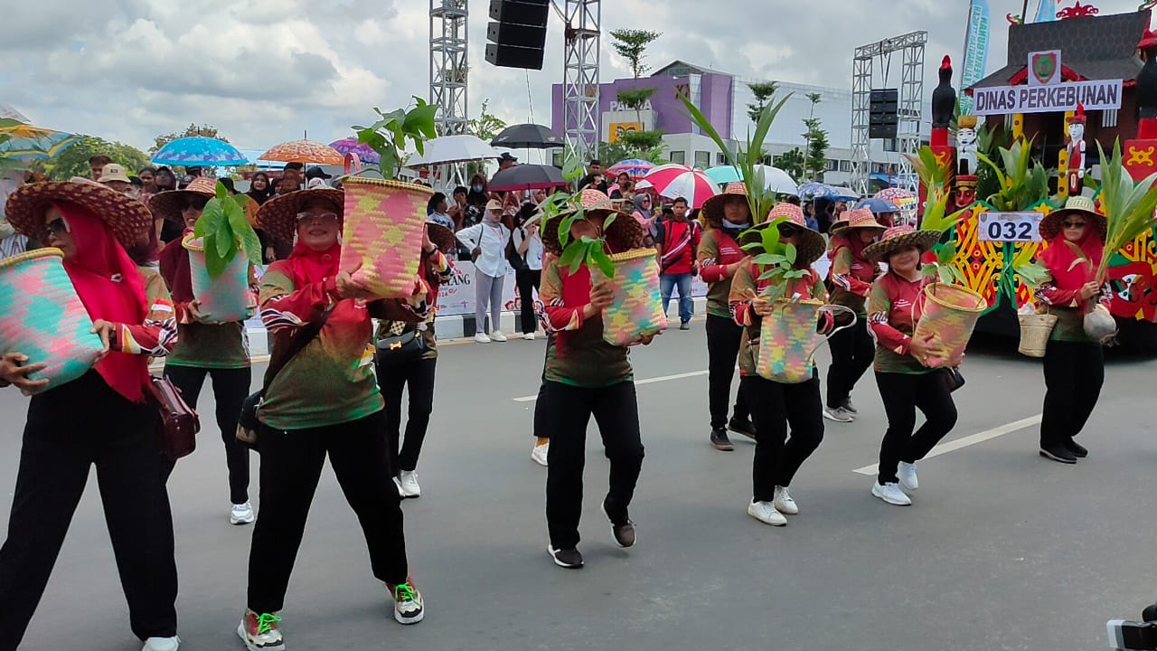 Semarakan Karnaval Budaya Tahun 2024, Disbun Prov. Kalteng Usung Slogan “Perkebunan Jaya, Masyarakat Sejahtera”