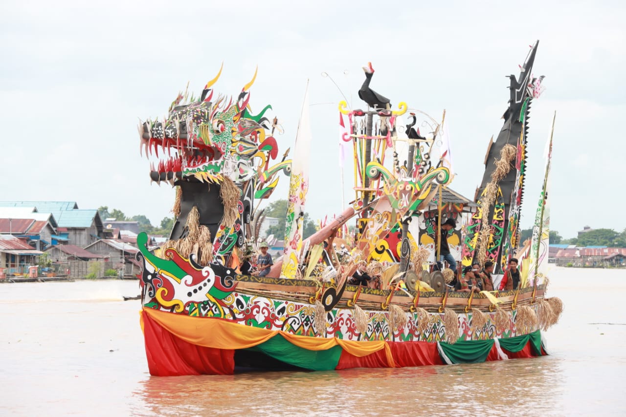 Plh Asisten Pemkesra Herson B Aden Buka Lomba Perahu Hias