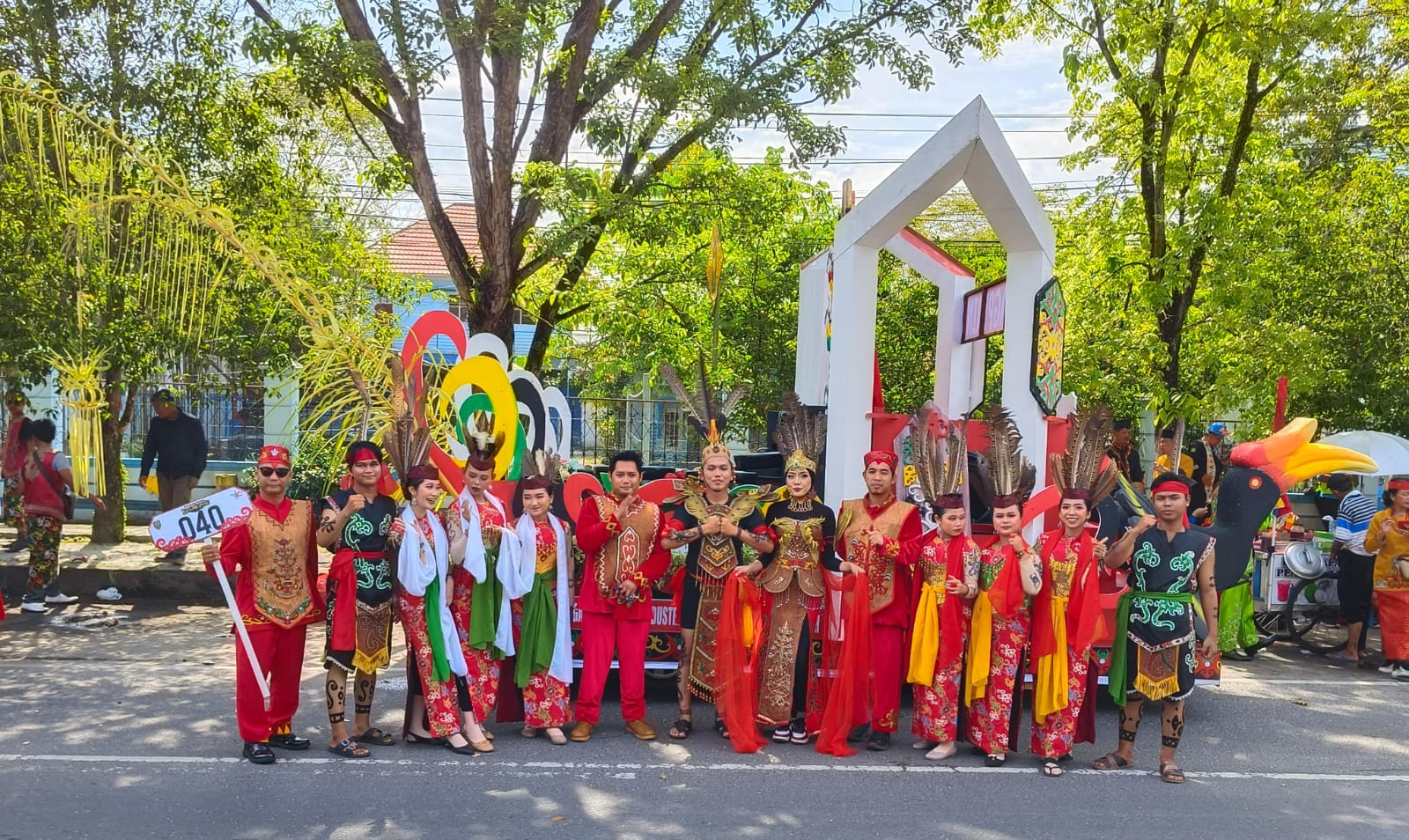 Dinas Dagperin Prov. Kalteng Turut Meriahkan Karnaval Budaya Festival Budaya Isen Mulang 2024