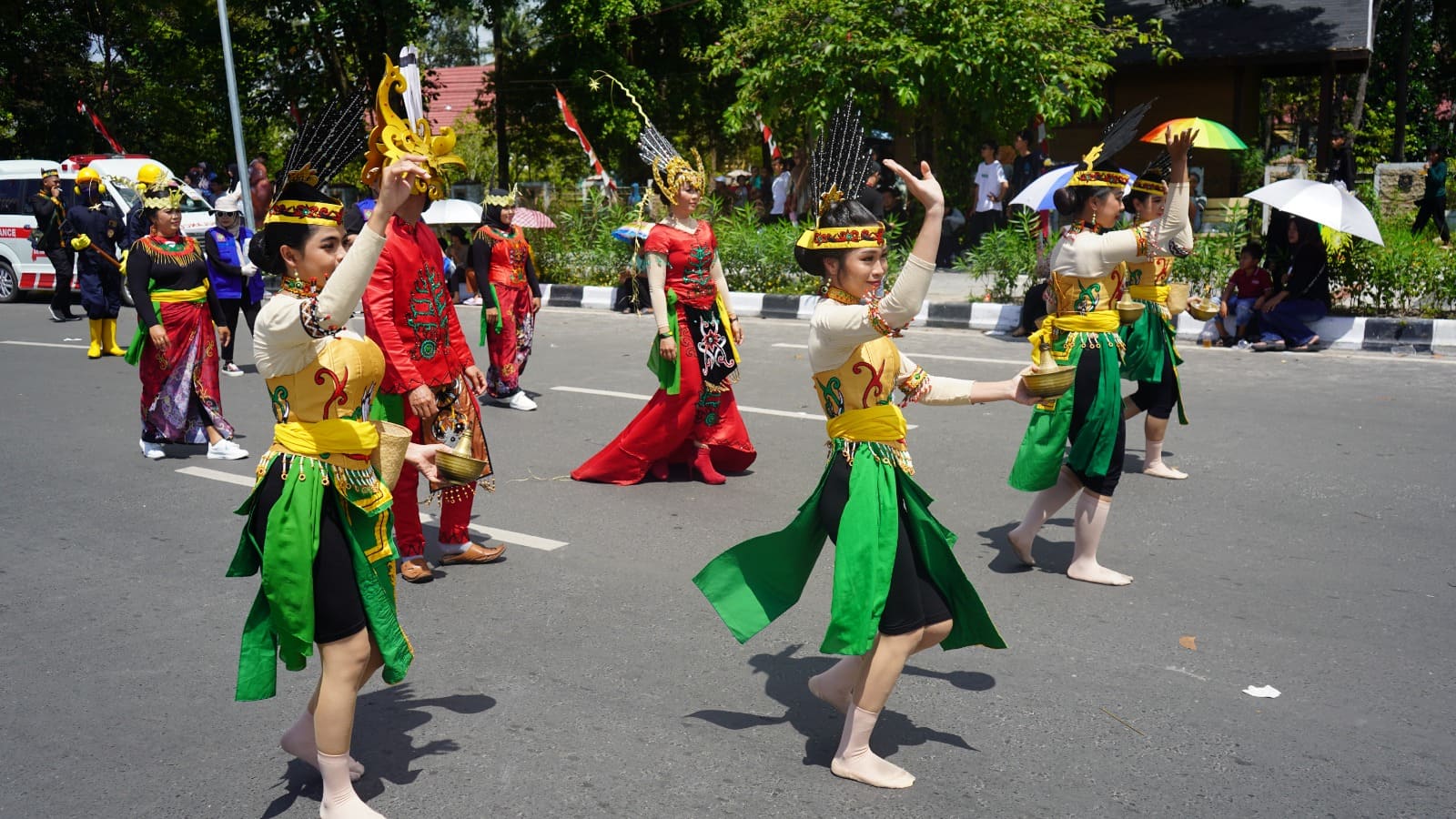 DLH Prov. Kalteng Ikut Meriahkan Karnaval Budaya FBIM Kalteng 2024