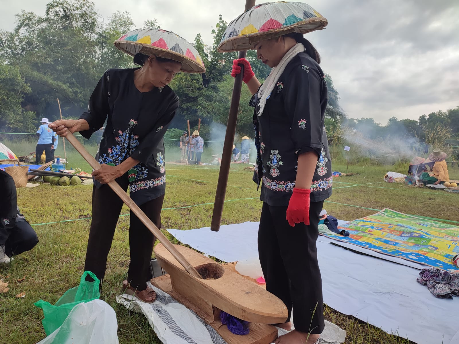 Mangenta Kegiatan Kaum Petani Bersyukur atas di Mulainya Panen Padi
