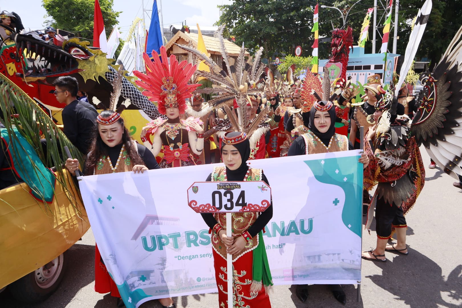 RSUD Hanau Tampilkan Mobil Hias Naga dalam Festival Budaya Isen Mulang 2024