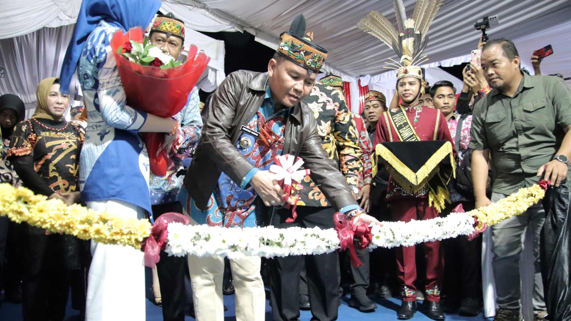 Apresiasi Potensi Desa, Gubernur Agustiar Sabran Kunjungi Stand Kalteng Expo Dinas PMD Prov. Kalteng
