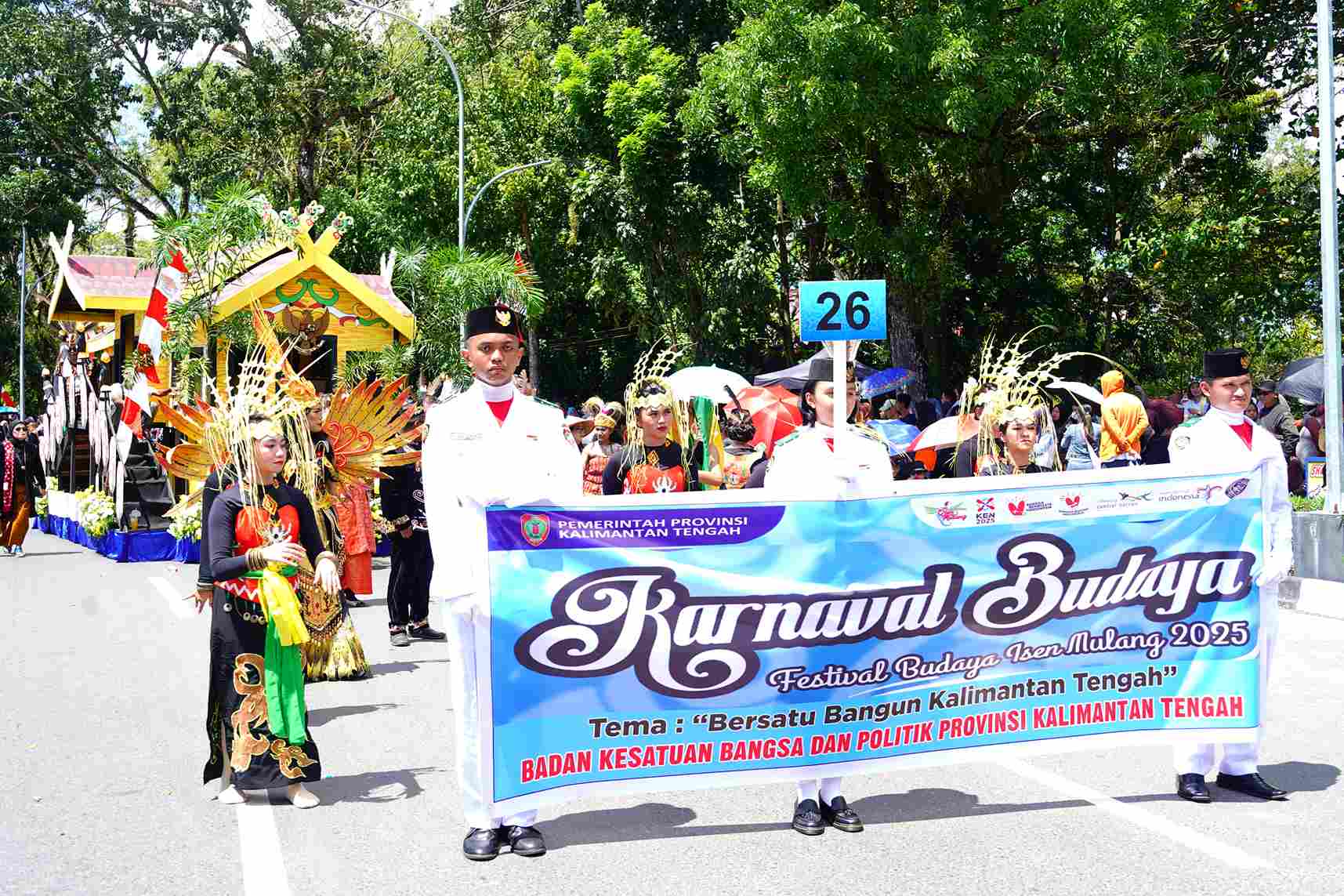 Badan Kesbangpol Prov. Kalteng Tampilkan Semangat Persatuan dalam Karnaval Budaya FBIM 2025