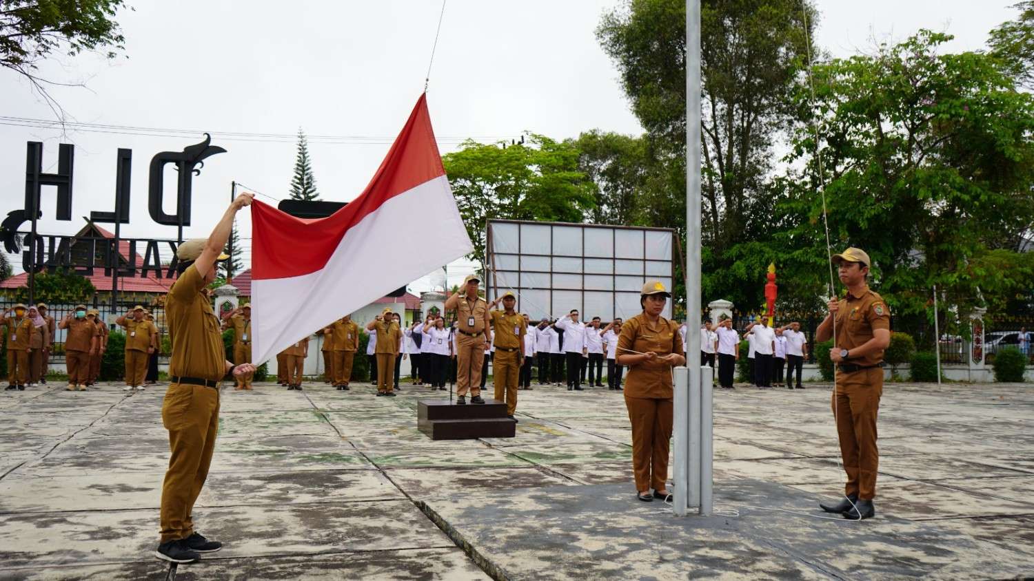 DLH Kalteng Kobarkan Semangat Kebangkitan Nasional Lewat Upacara Harkitnas ke-117