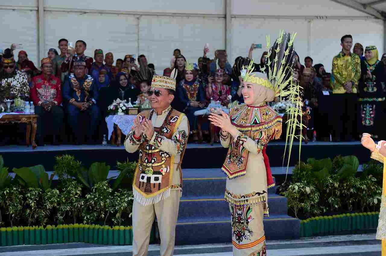 Badan Pendapatan Daerah Prov Kalteng Ikut Serta Meriahkan Karnaval Budaya Isen Mulang Tahun 2025, Usung Tema Handep Hapakat